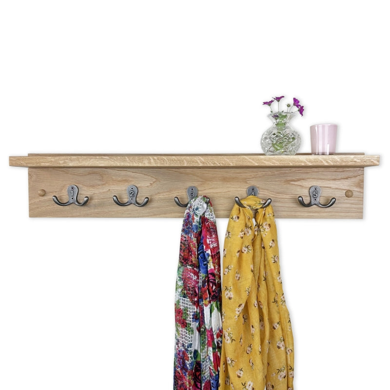 Oak rack with integrated shelf - 5 cast iron numbered hooks